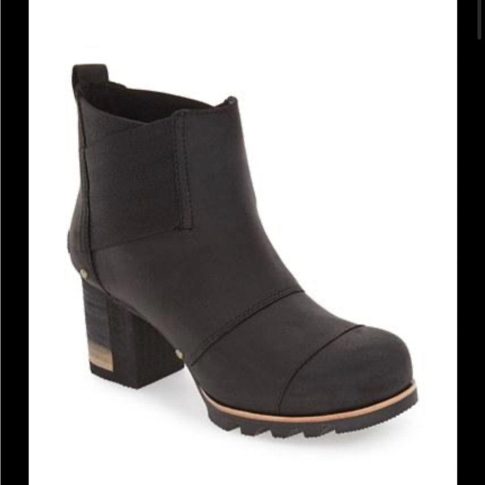 Sorel Addington Chelsea Boot - size 6
